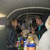 Die Bar, untergebracht in einem Bauwagen