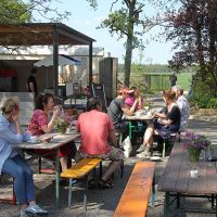 zur Stärkung gibt es frisch geräucherten Fisch von fischundmeer