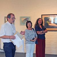 Reinhard Pegglau führt in die Ausstellung ein und erläutert auch den geschichtlichen Hintergrund Myanmars. Reinhard Pegglau führt in die Ausstellung ein und erläutert auch den geschichtlichen Hintergrund Myanmars.